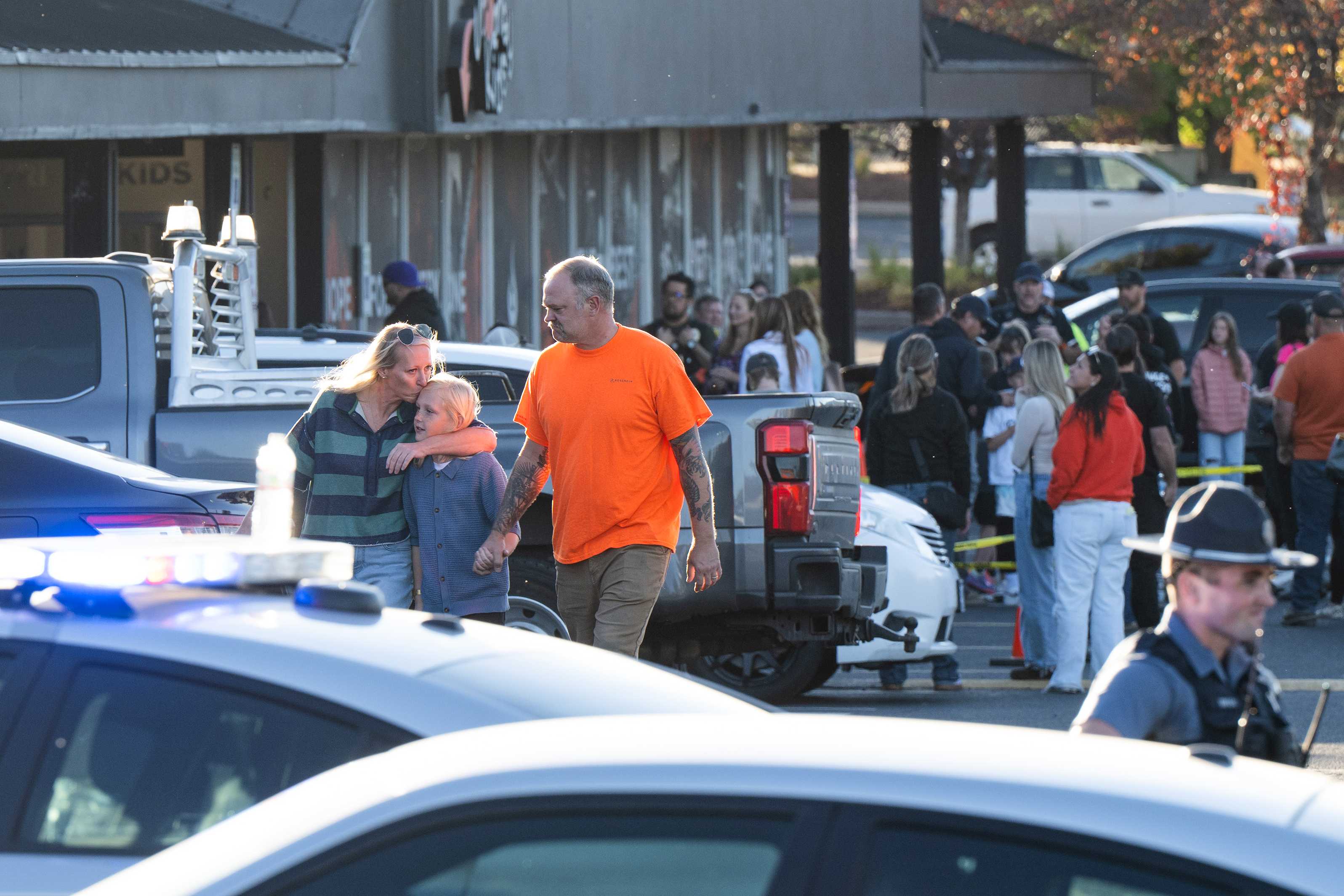 Police: Teen shooter kills 4 at Oregon elementary school before being fatally shot by a witness — WESH 2 Orlando, Celebration Schools news