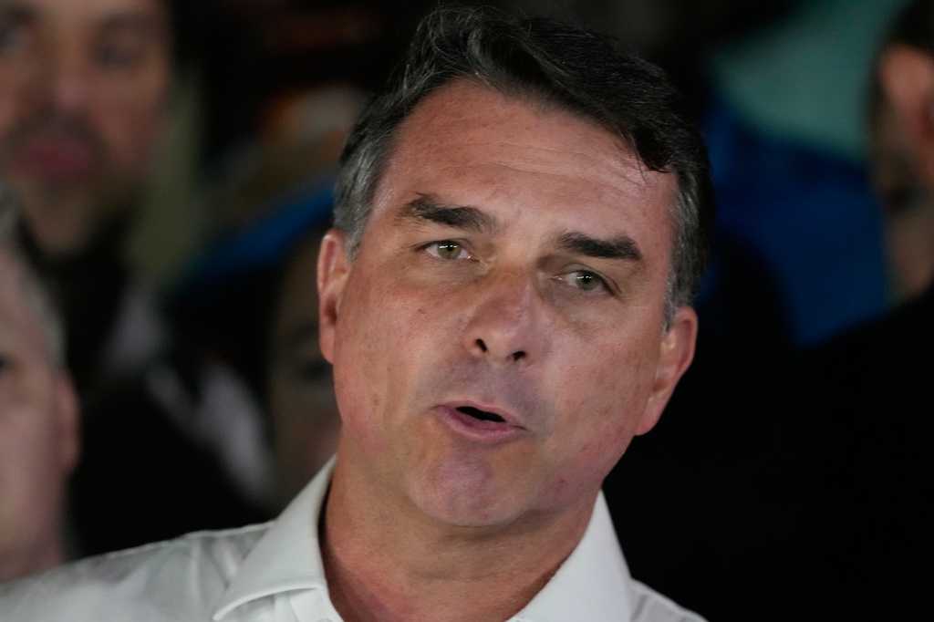 What to know about the impacts of Flávio Bolsonaro’s move from Brazil to the US — WESH 2 Orlando