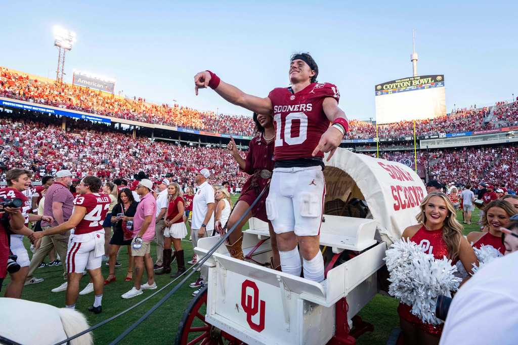 Oklahoma upsets No. 1 Texas — WESH 2 Orlando, Celebration Sports news