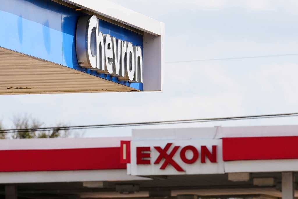 Gas prices climb as oil companies report soaring profits — WESH 2 Orlando, Celebration Community news